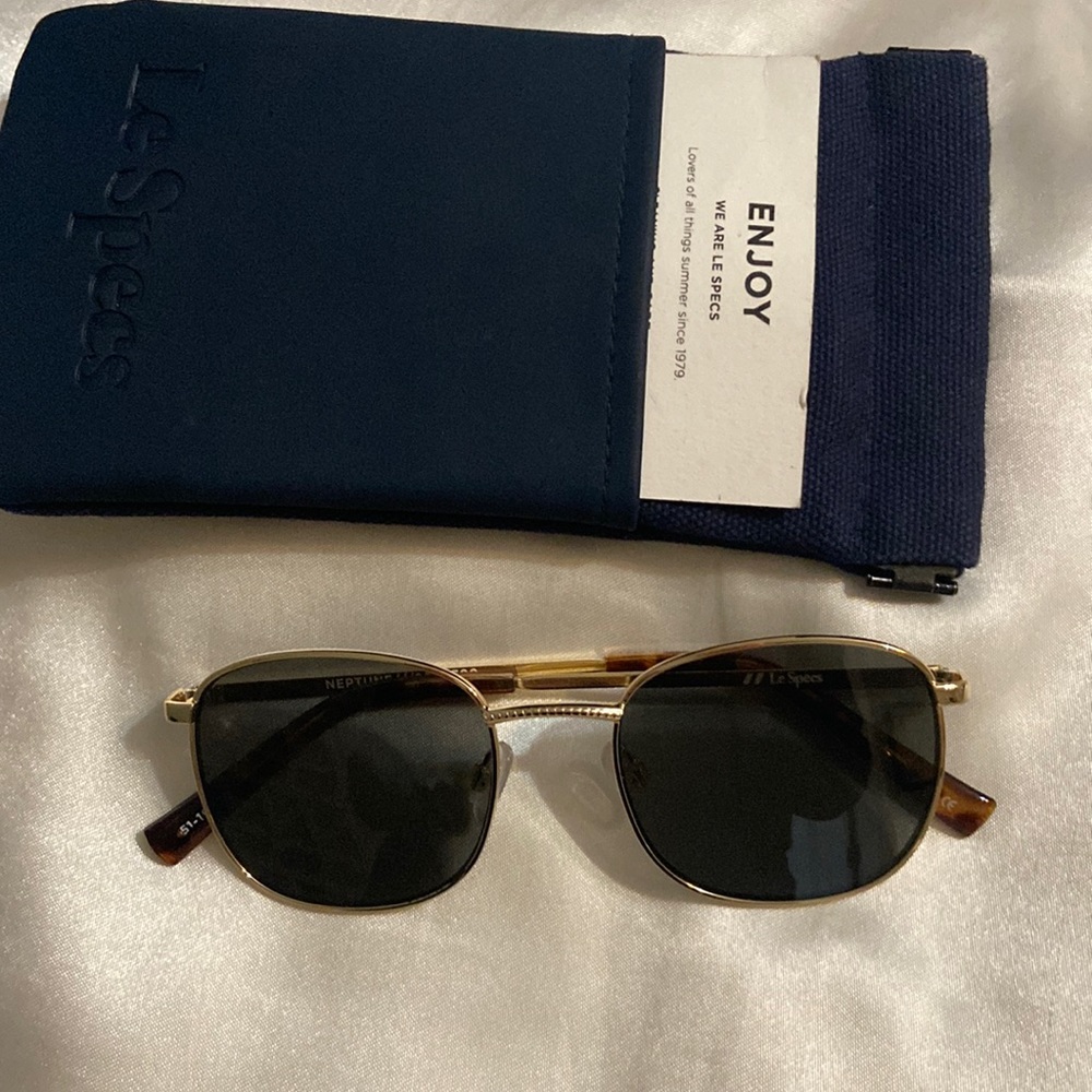 Nwt Le specs neptune sunglasses